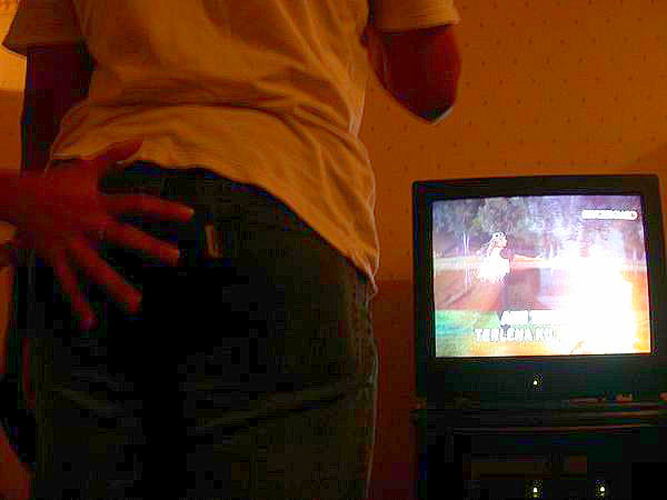 danang behing and tv when he try to sings terlena